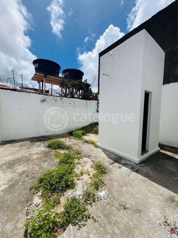 Excelente Casa em Lagoa Nova Localização Estratégica e Amplo Espaço!