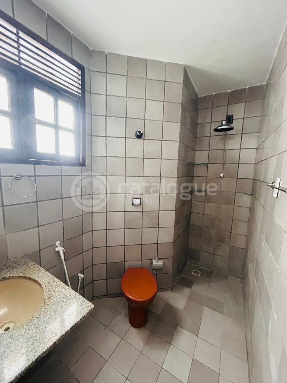Excelente Casa em Lagoa Nova Localização Estratégica e Amplo Espaço!