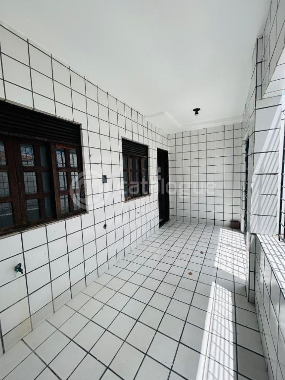 Excelente Casa em Lagoa Nova Localização Estratégica e Amplo Espaço!