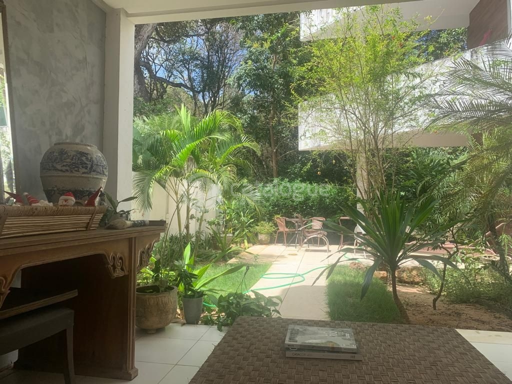 Linda Casa no Cond. Padre Monte com 5 suites