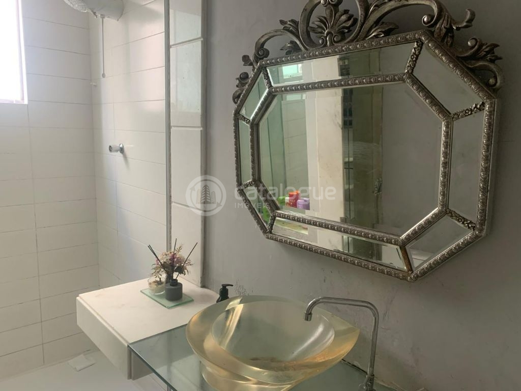 Linda Casa no Cond. Padre Monte com 5 suites