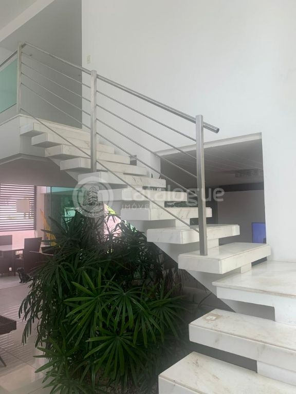 Linda Casa no Cond. Padre Monte com 5 suites