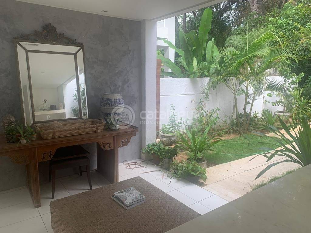 Linda Casa no Cond. Padre Monte com 5 suites