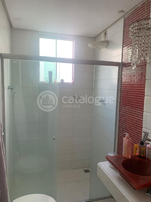 Linda Casa no Cond. Padre Monte com 5 suites