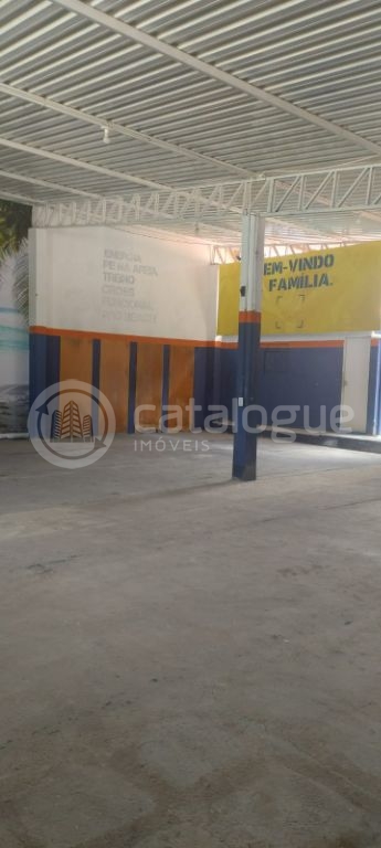 Aluga se galpão com 270 metros em uma das avenidas principai