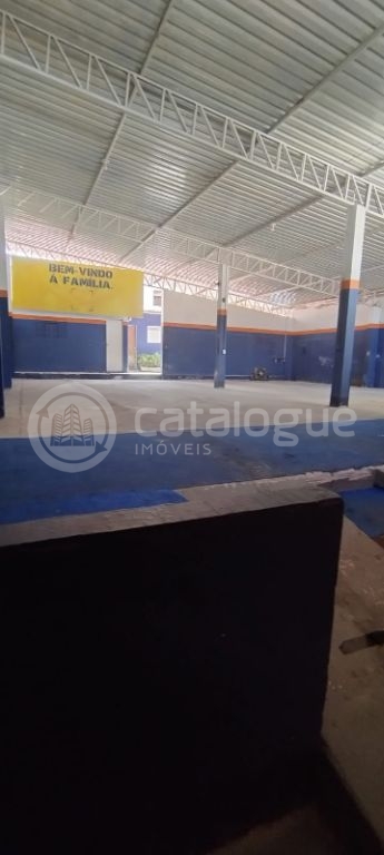 Aluga se galpão com 270 metros em uma das avenidas principai