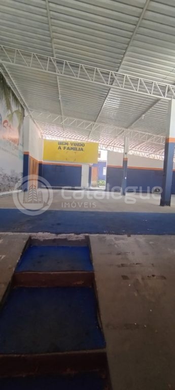 Aluga se galpão com 270 metros em uma das avenidas principai