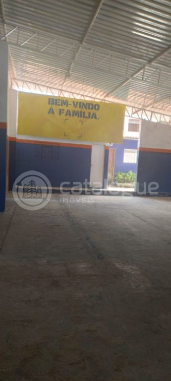 Aluga se galpão com 270 metros em uma das avenidas principai