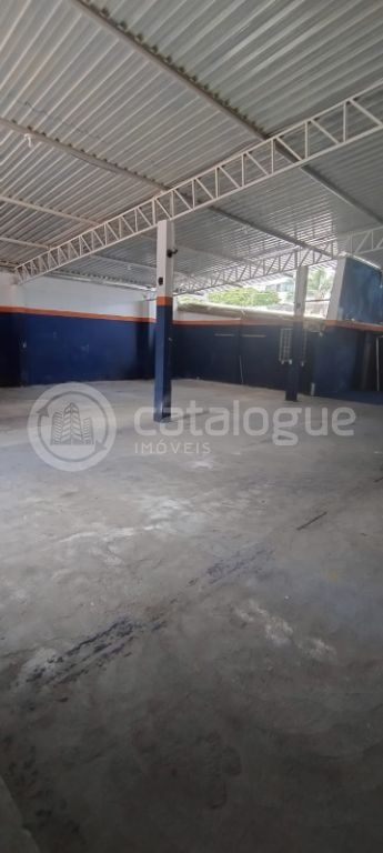Aluga se galpão com 270 metros em uma das avenidas principai