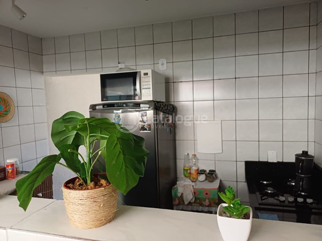 Apartamento 2 Quartos + Dependência no condomínio Mar do Sul II Capim Macio Excelente Localização
