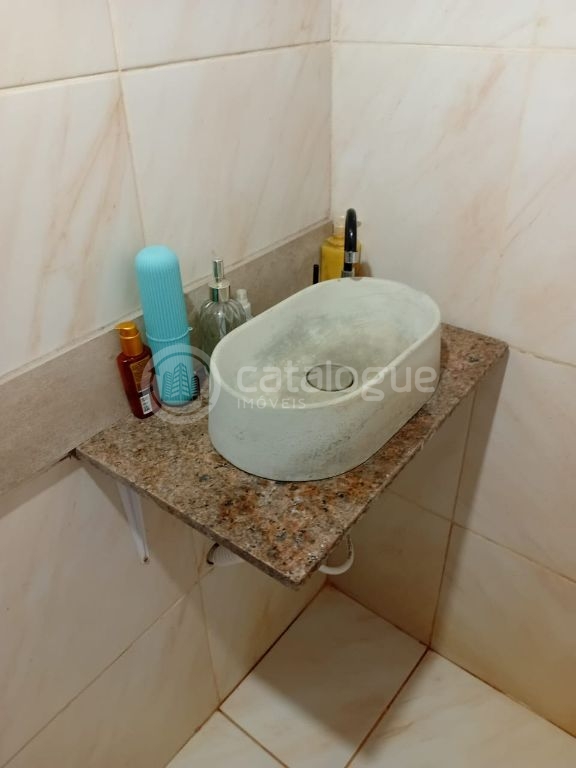 Casa alta, lado da sombra e ventilada em zumbi/ rn