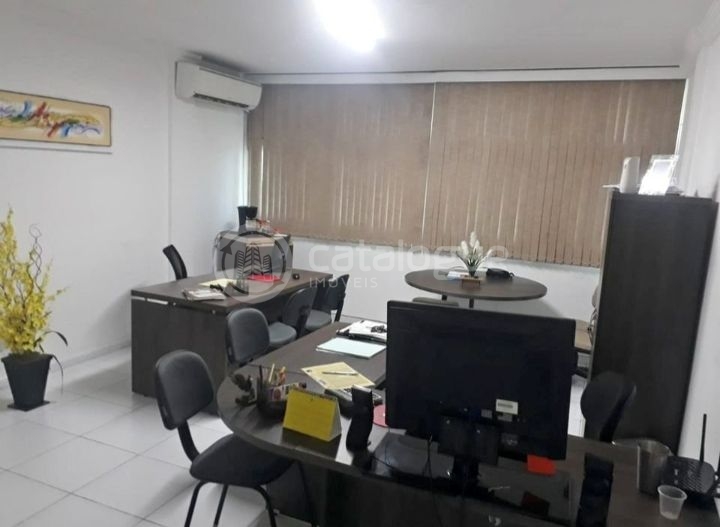 Aluga se ou vende se ótima sala comercial bem localizada na 