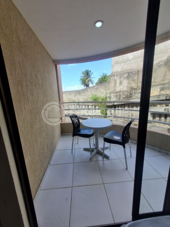 Flat mobiliado à venda para investir ou residir na praia mai