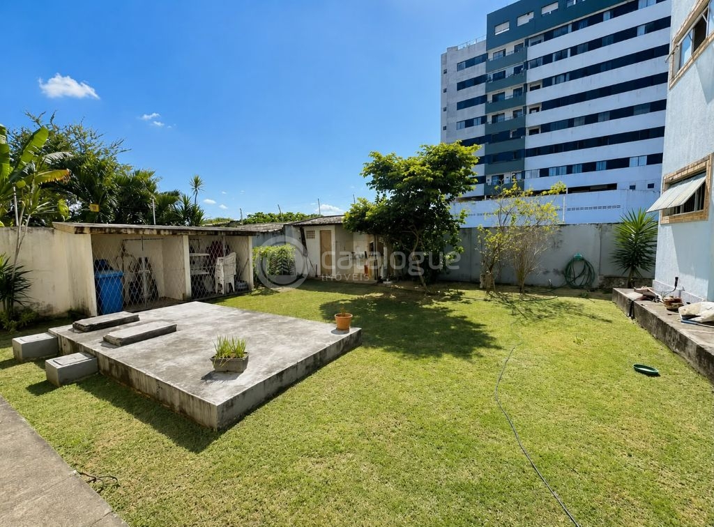 Apartamento espaçoso à venda no térreo, sombra e telado todas as janelas em nova Parnamirim