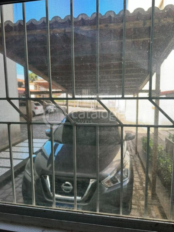 Apartamento espaçoso à venda no térreo, sombra e telado todas as janelas em nova Parnamirim