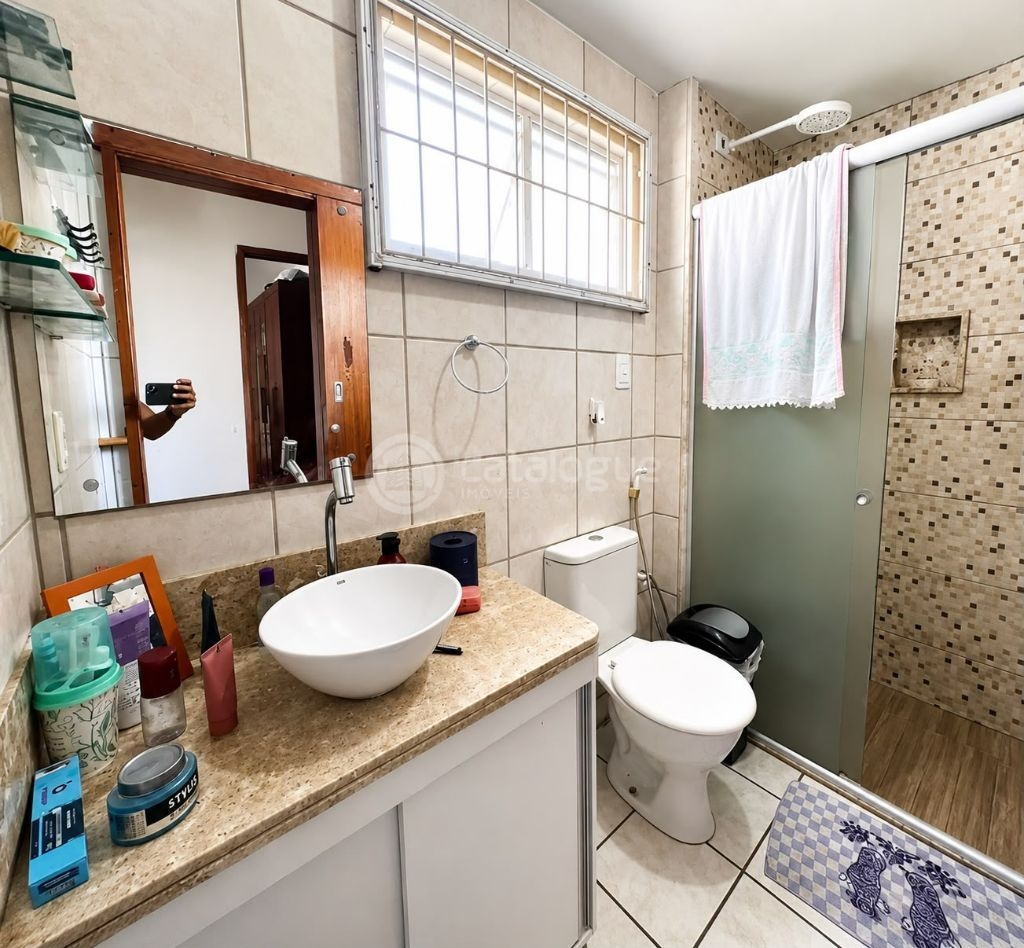 Apartamento espaçoso à venda no térreo, sombra e telado todas as janelas em nova Parnamirim
