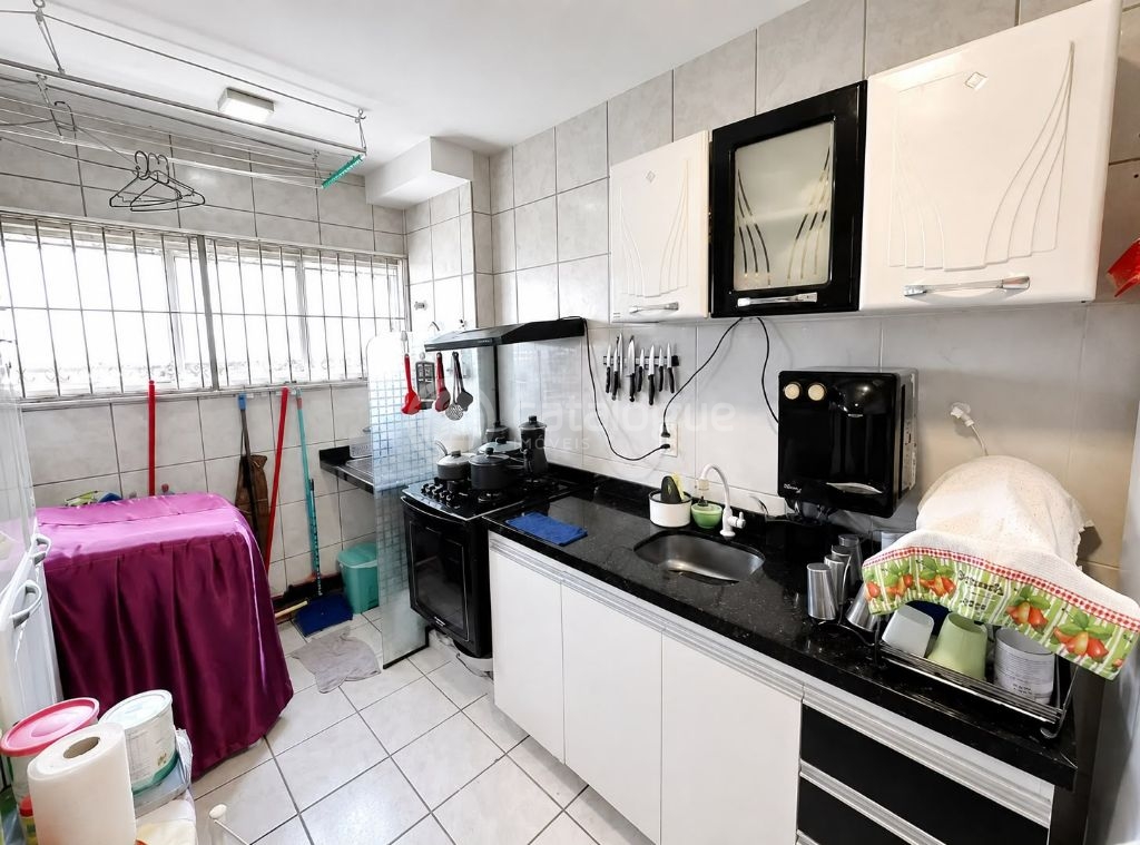 Apartamento espaçoso à venda no térreo, sombra e telado todas as janelas em nova Parnamirim