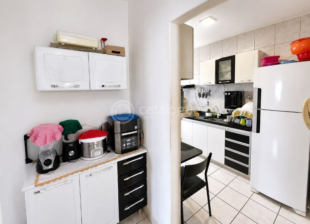 Apartamento espaçoso à venda no térreo, sombra e telado todas as janelas em nova Parnamirim