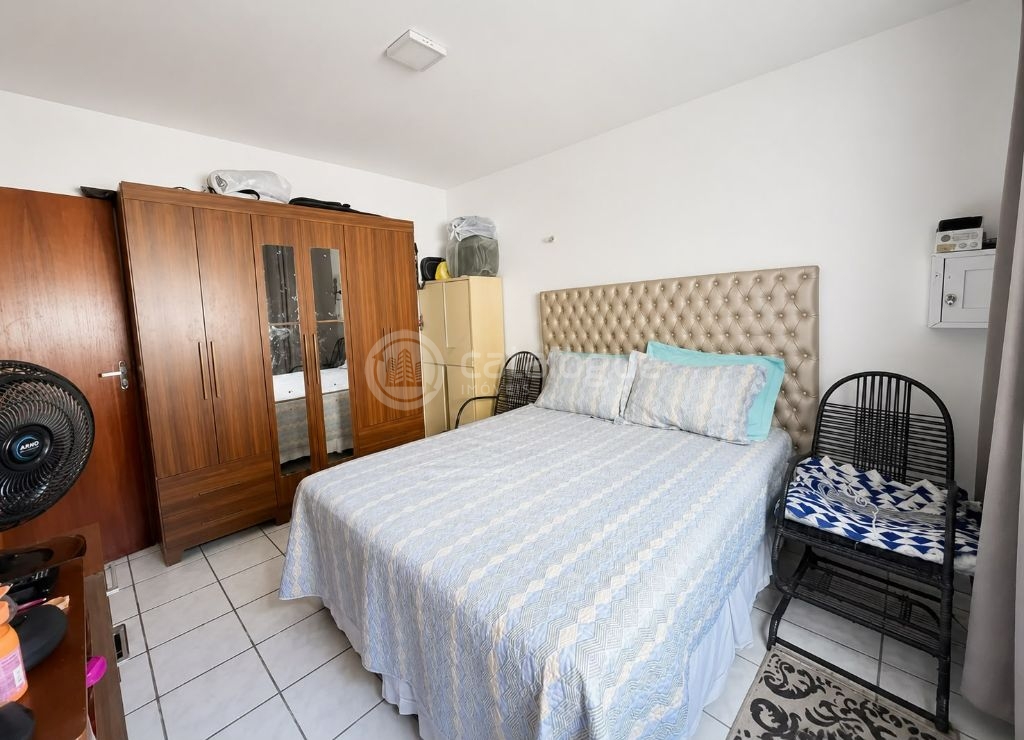 Apartamento espaçoso à venda no térreo, sombra e telado todas as janelas em nova Parnamirim