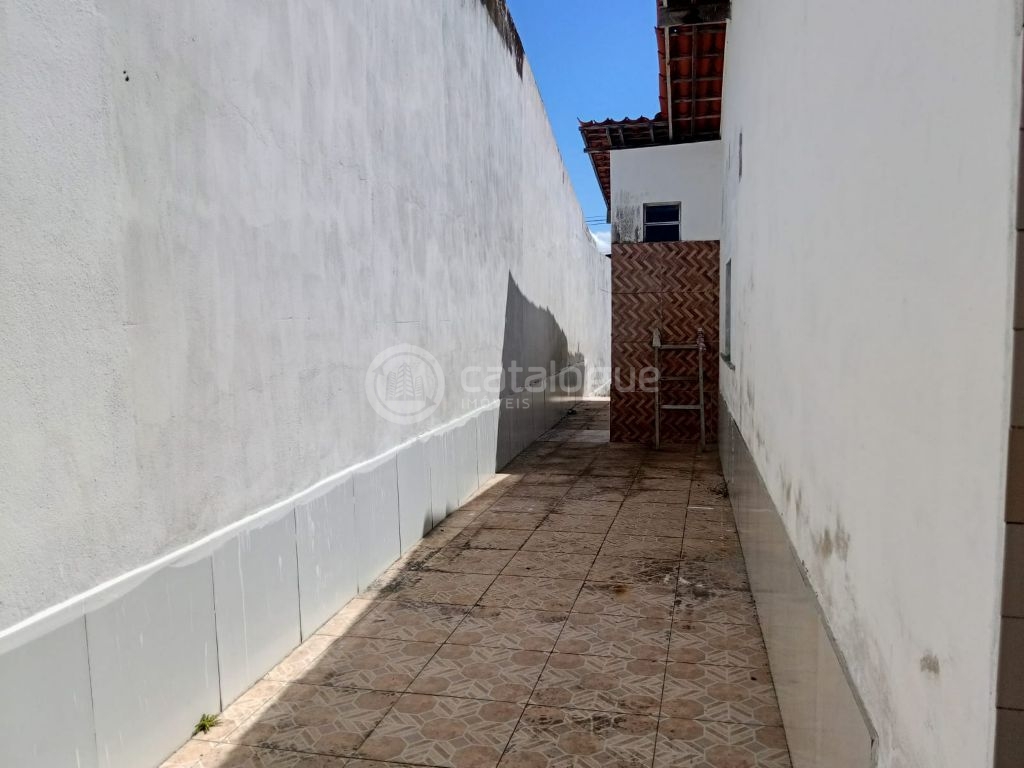 Casa grande com energia solar e do lado da sombra na Zona Norte Natal/RN Próxima a estação de trem, UBS, escolas, da Avenida Chegança.