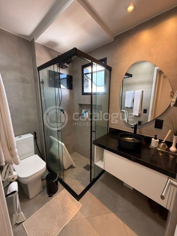 Lindo apartamento reformado e projetado - 18º andar no condo