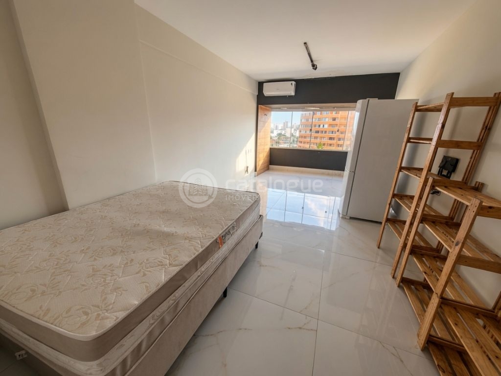 Flat semimobiliado com vista para o mar na praia do meio