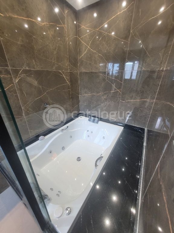 Casa Luxuosa com 5 Suítes em Parnamirim - Oportunidade Única!