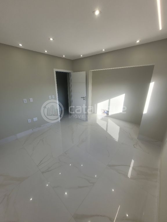 Casa Luxuosa com 5 Suítes em Parnamirim - Oportunidade Única!