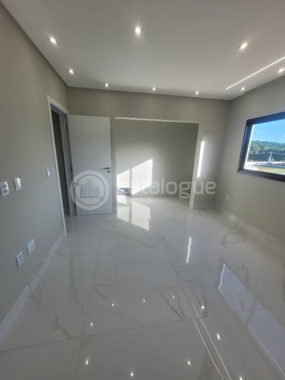 Casa Luxuosa com 5 Suítes em Parnamirim - Oportunidade Única!