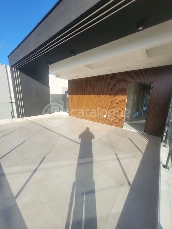 Casa Luxuosa com 5 Suítes em Parnamirim - Oportunidade Única!