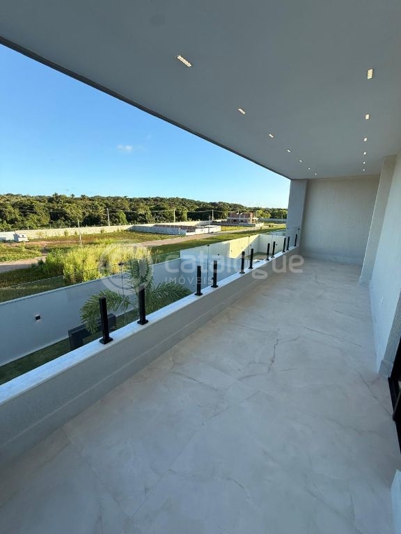 Casa Luxuosa com 5 Suítes em Parnamirim - Oportunidade Única!