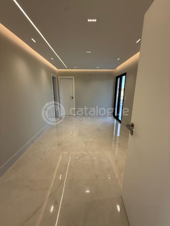 Casa Luxuosa com 5 Suítes em Parnamirim - Oportunidade Única!
