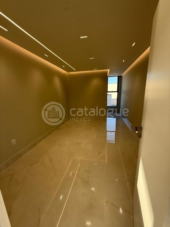 Casa Luxuosa com 5 Suítes em Parnamirim - Oportunidade Única!