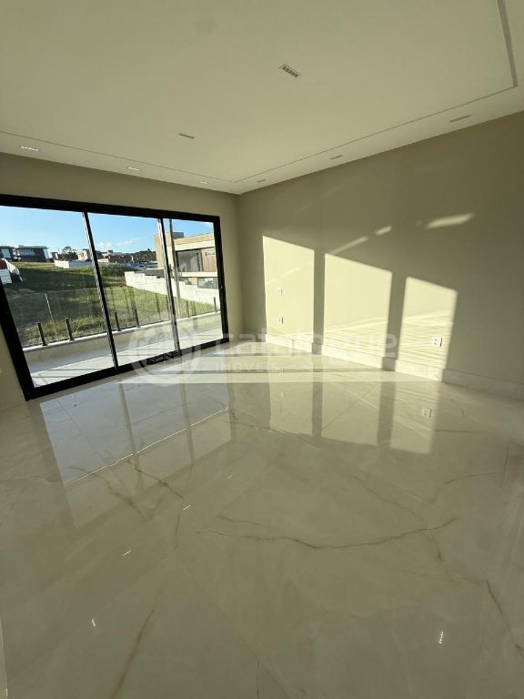 Casa Luxuosa com 5 Suítes em Parnamirim - Oportunidade Única!