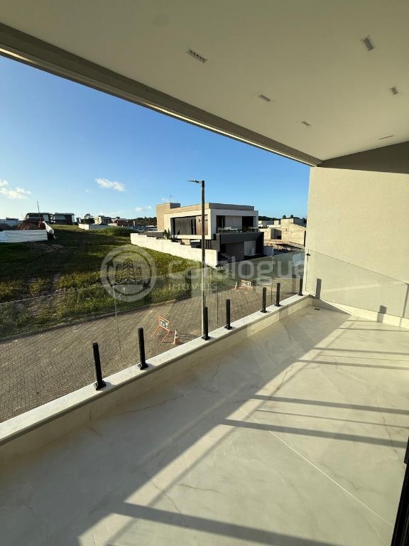 Casa Luxuosa com 5 Suítes em Parnamirim - Oportunidade Única!