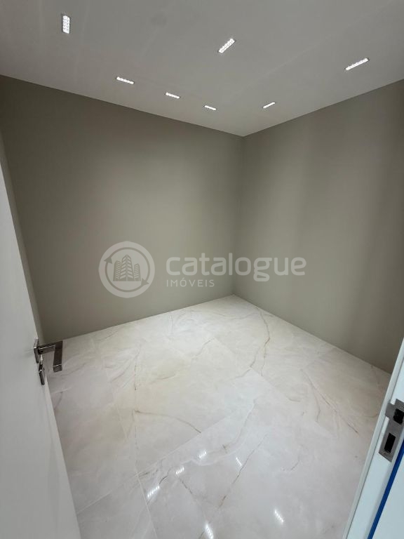 Casa Luxuosa com 5 Suítes em Parnamirim - Oportunidade Única!
