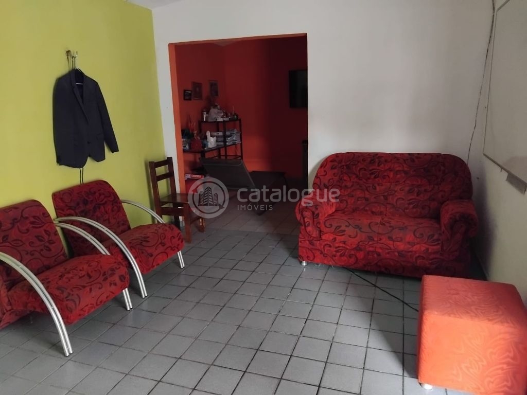 Imóvel com 3 casas independentes
