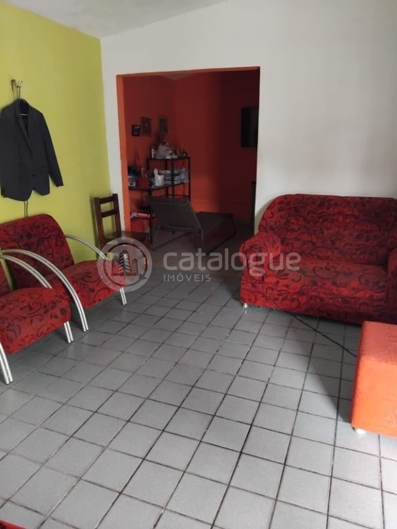 Imóvel com 3 casas independentes