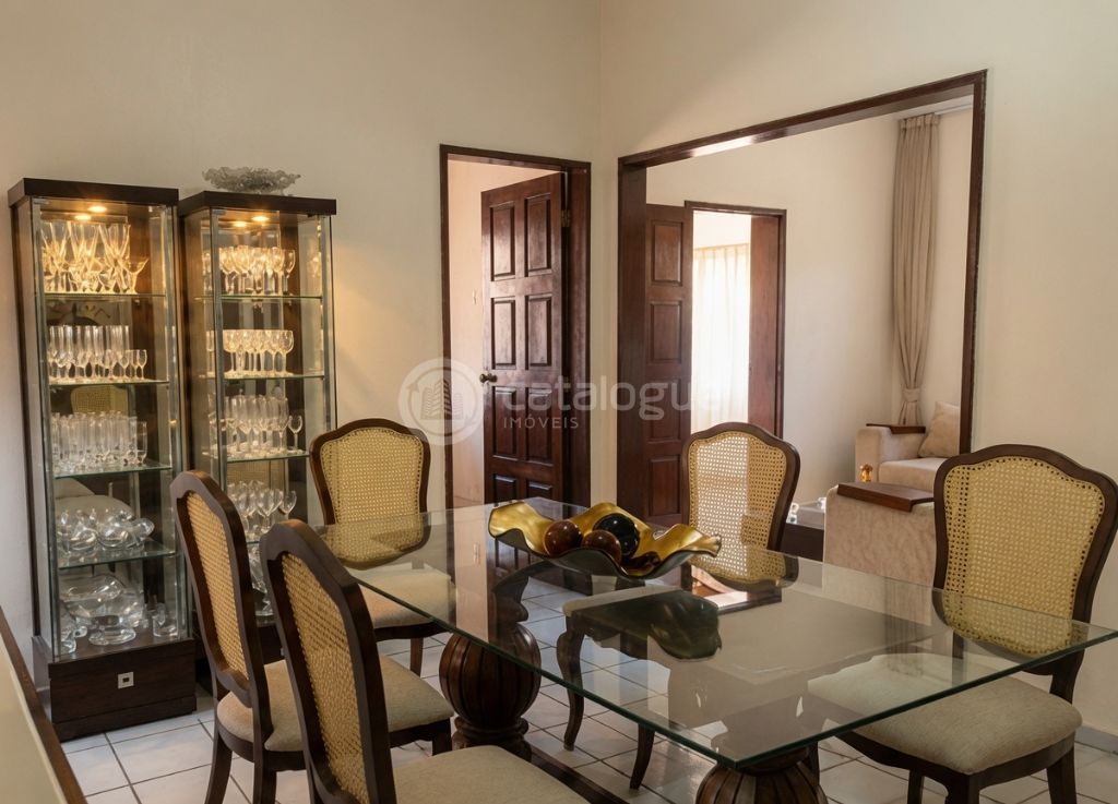 Casa de Esquina com Excelente Potencial Comercial em Petrópolis