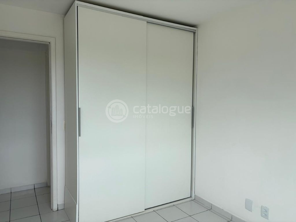 Aluga apartamento de 3 quartos sendo 1 suíte,2 vagas cond. C