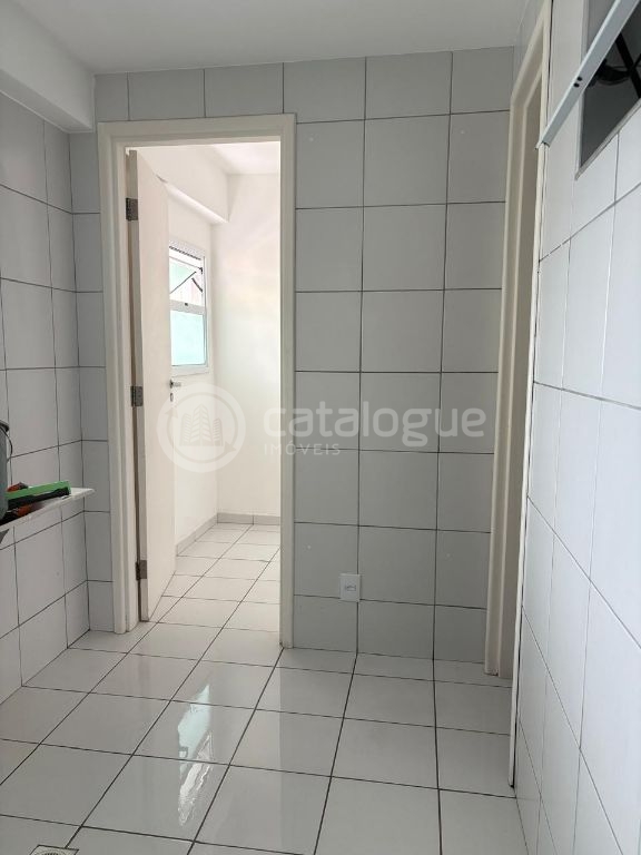 Aluga apartamento de 3 quartos sendo 1 suíte,2 vagas cond. C