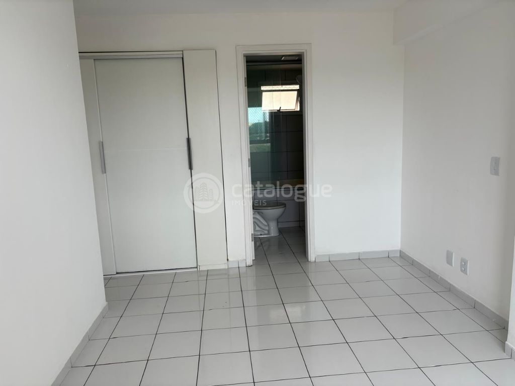 Aluga apartamento de 3 quartos sendo 1 suíte,2 vagas cond. C