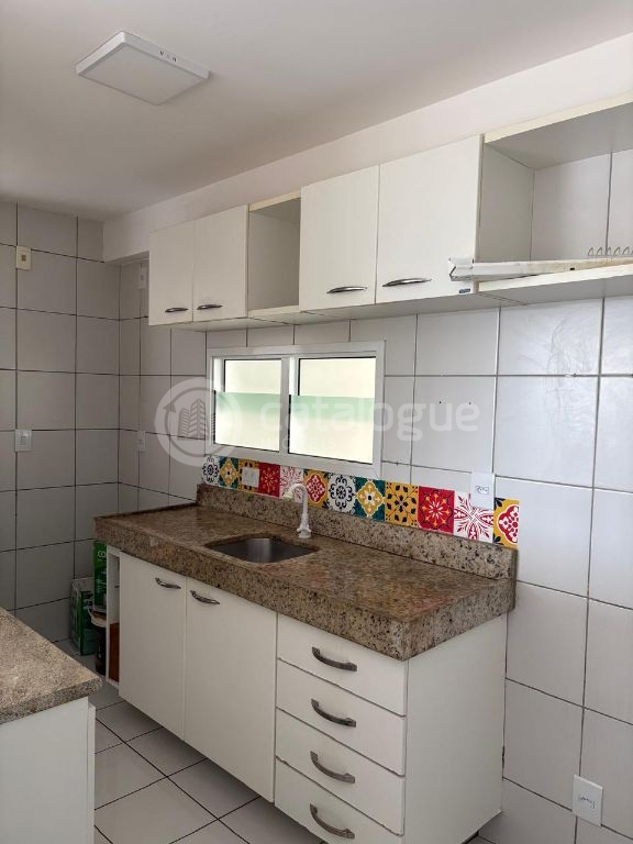 Aluga apartamento de 3 quartos sendo 1 suíte,2 vagas cond. C