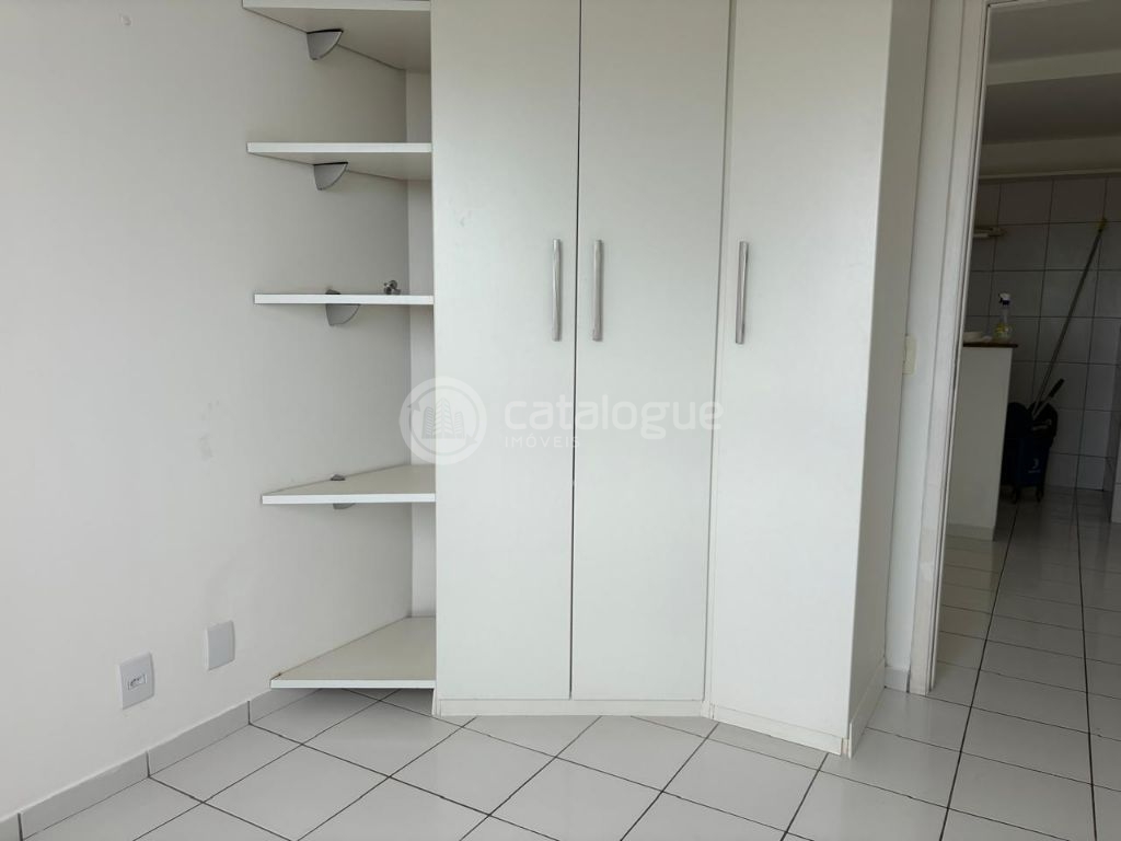 Aluga apartamento de 3 quartos sendo 1 suíte,2 vagas cond. C