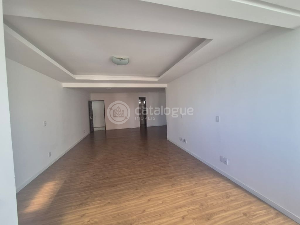 Alugo apartamento sem mobilia de 3 quartos sendo 1 suíte, sa