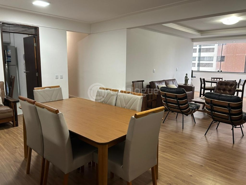 Alugo Apartamento sem mobilia de 3 quartos sendo 1 suíte, sala com varanda,