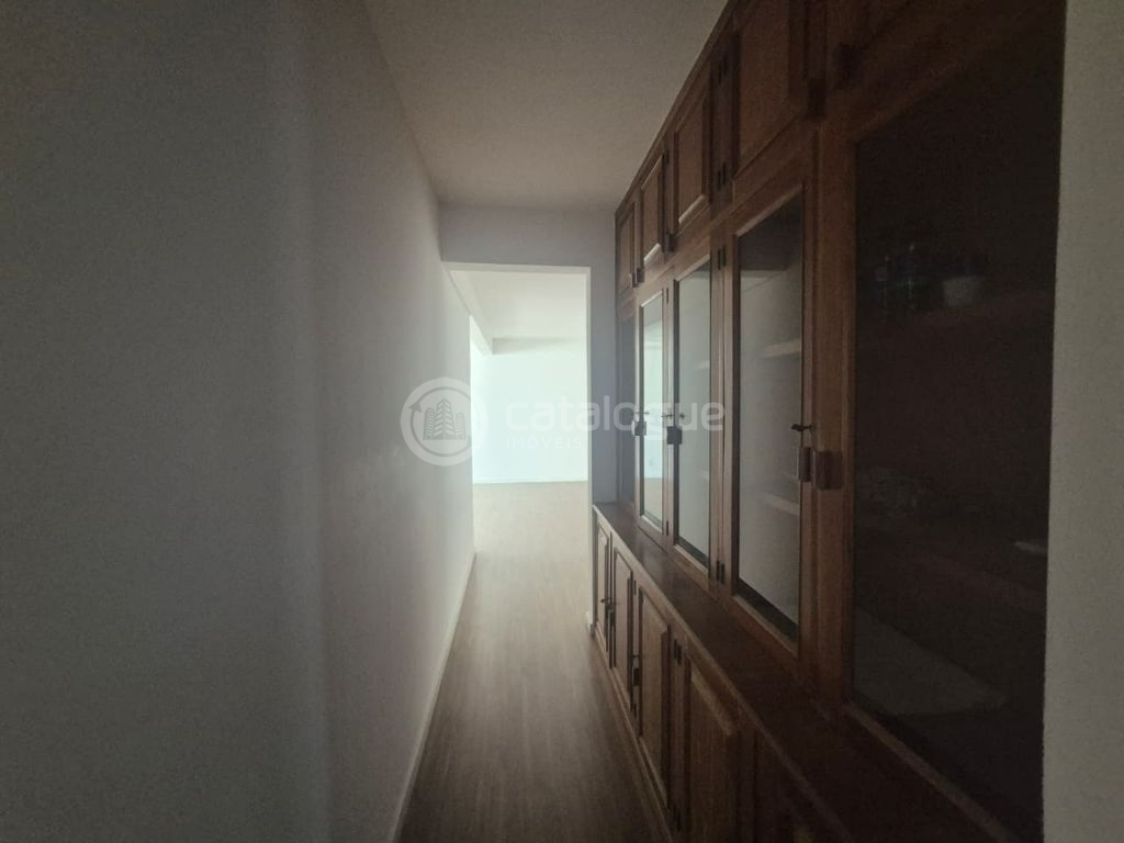 Alugo apartamento sem mobilia de 3 quartos sendo 1 suíte, sa
