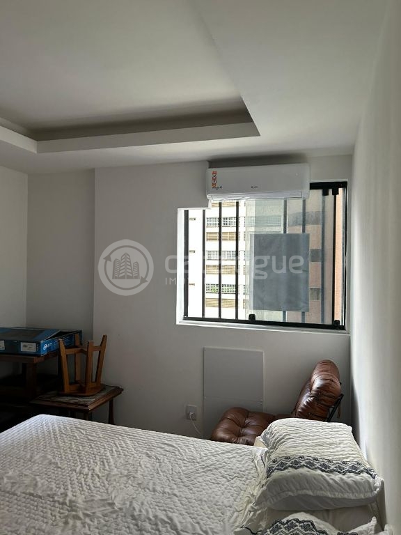 Alugo Apartamento sem mobilia de 3 quartos sendo 1 suíte, sala com varanda,