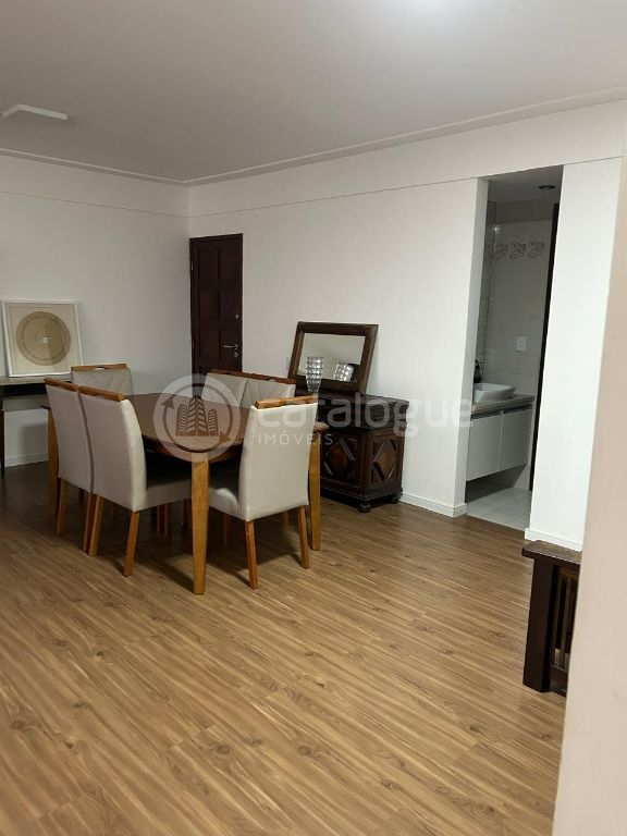 Alugo Apartamento sem mobilia de 3 quartos sendo 1 suíte, sala com varanda,
