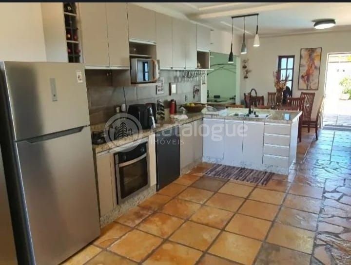 Casa mobiliada em condomínio à venda no Paraíso onde é festejado todos os anos um dos maiores Réveillon do RN e do Brasil. O Marco Zero Touros/RN